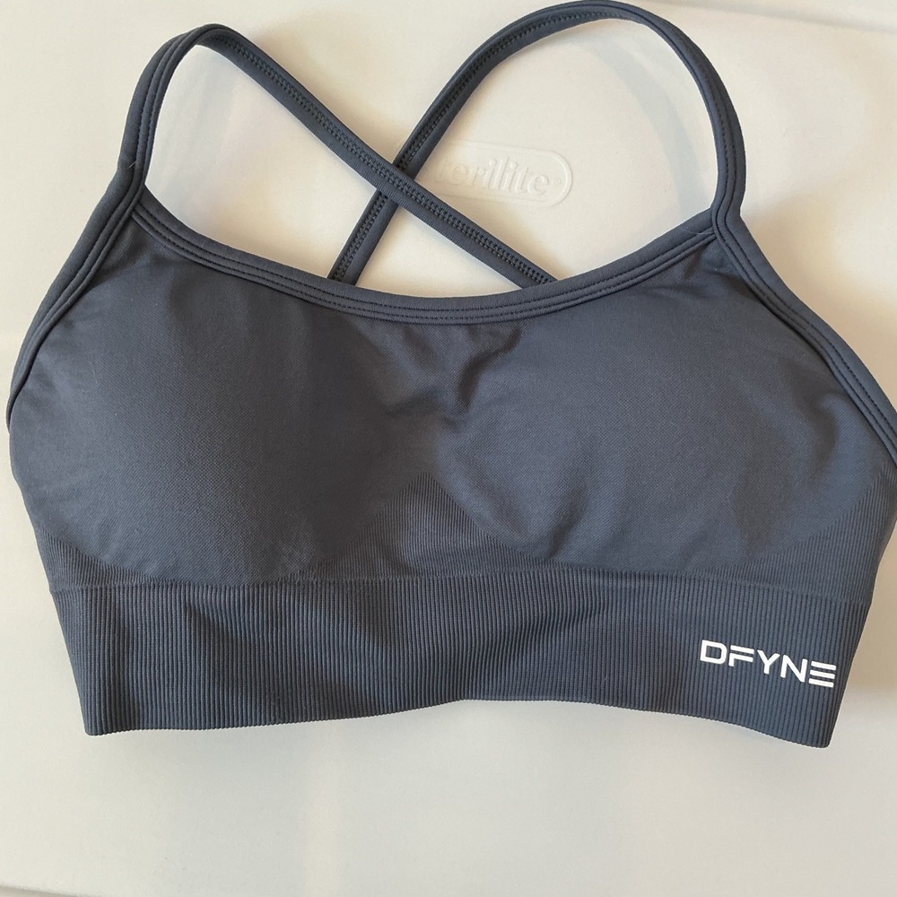 DFYNE Impact Seamless Sports Bra Grey Cross Back Ribbed Padded Medium Support S